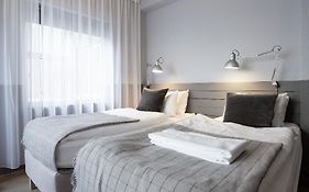 The Swan House Hotel By Ylma